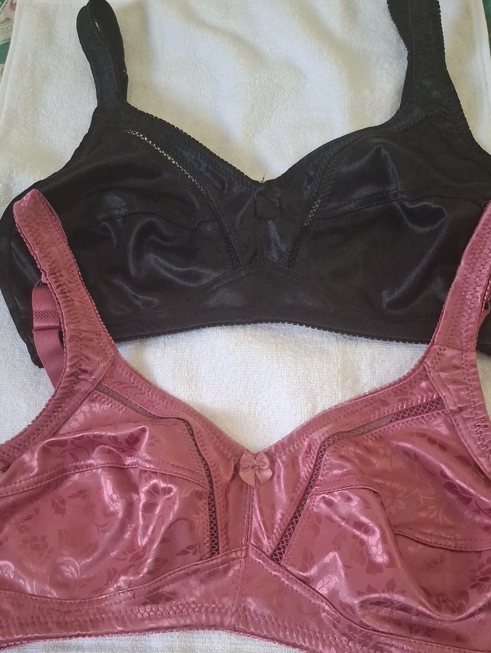 Gloria Vanderbilt Black and Dusty Rose Satin Support Bras (Set of 2)